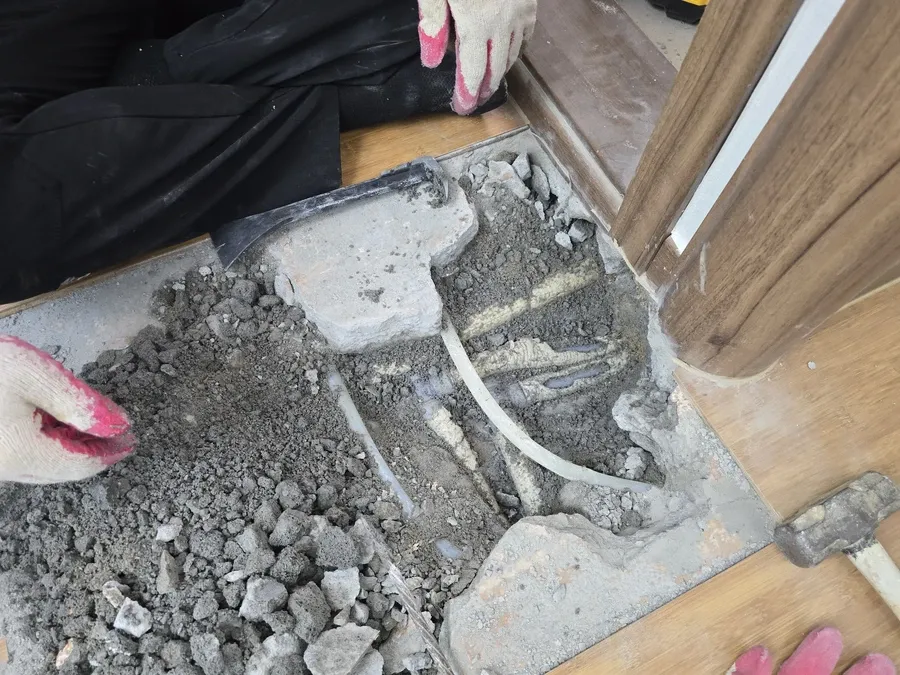 보수 공사가 끝나고 복구된 바닥면